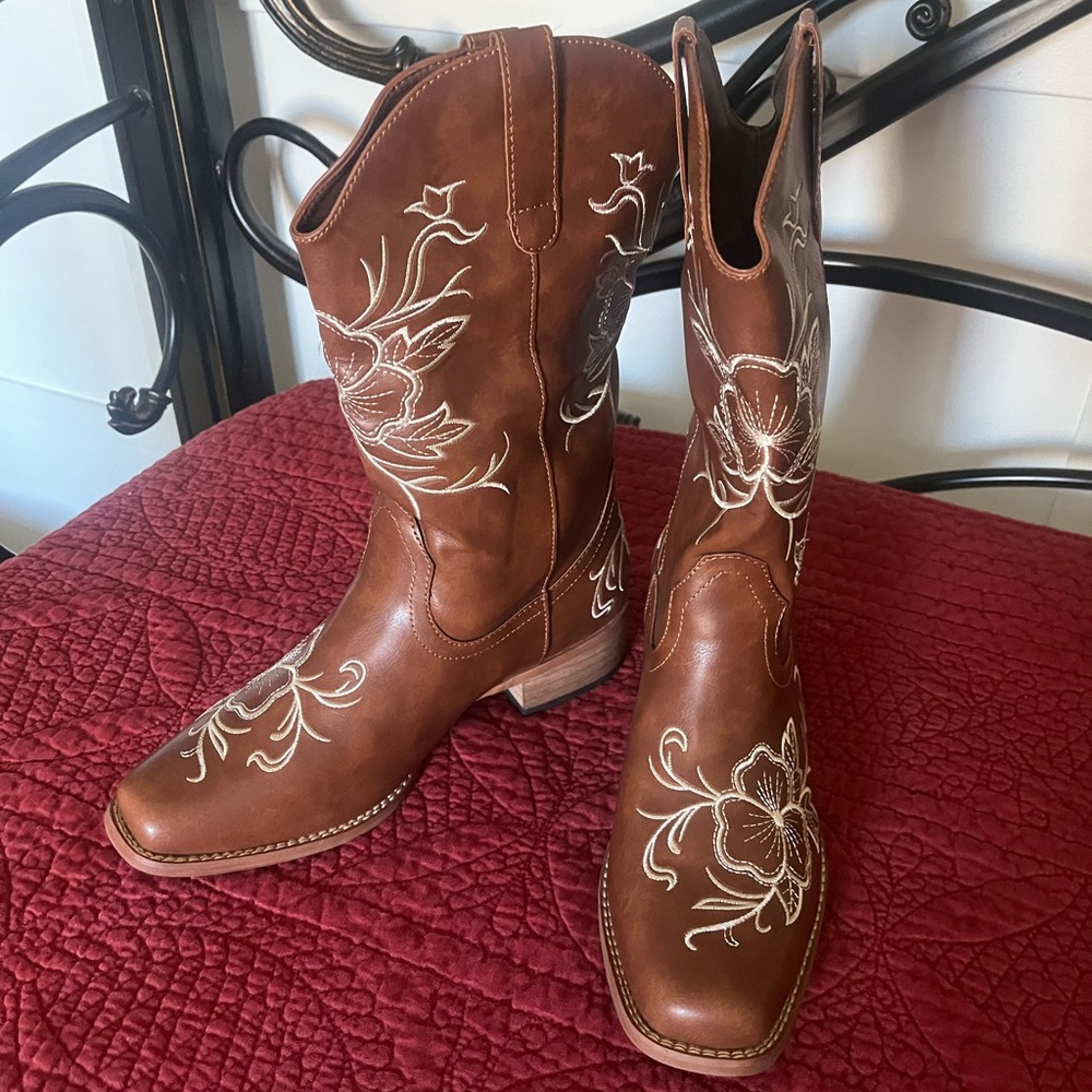 Dream Pairs Brown Embroidered Western Boots